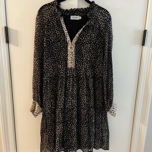 Chic Long Sleeve Dress with Black and Cream Pattern